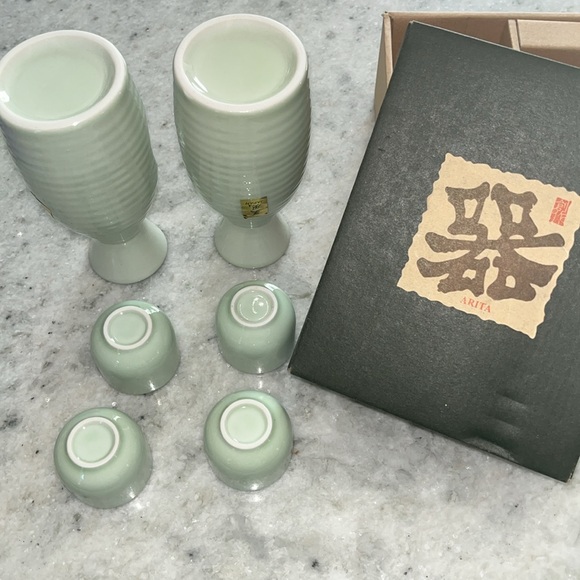 Two sake sets, vessel, and glasses - Picture 3 of 7